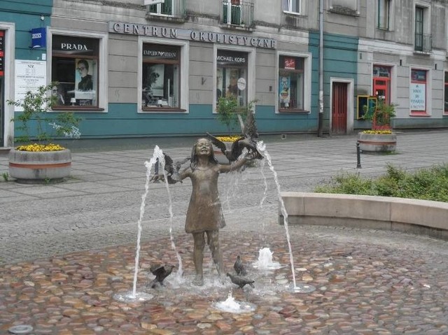 Fontanna "Dziewczynka w gołębiami" w Częstochowie