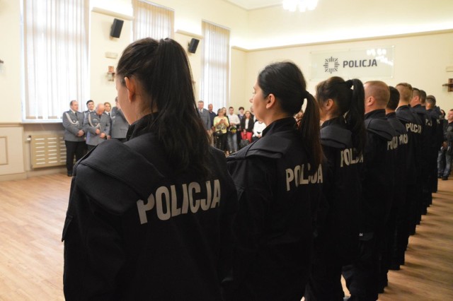 Nowe policjantki i nowi policjanci ślubowali w Komendzie Wojewódzkiej Policji w Opolu.