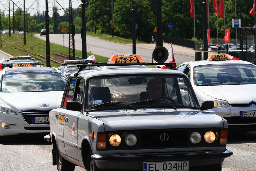 Protest taksówkarzy w Łodzi [ZDJĘCIA, WIDEO]