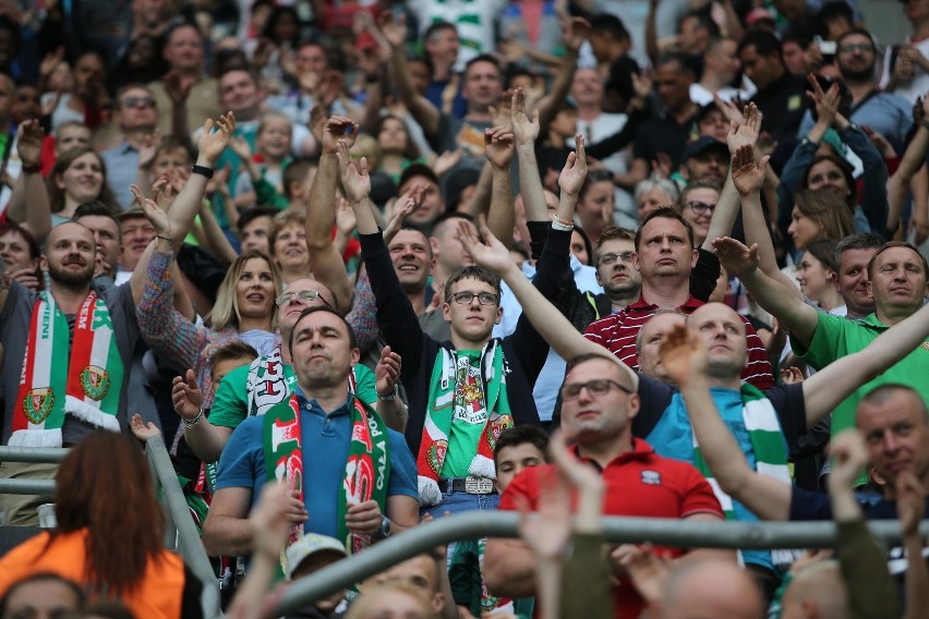 Kibice na meczu przyjaźni Śląsk - Lechia. Znajdź się na trybunach  