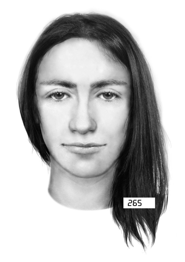 Na podstawie zebranych informacji powstał portret pamięciowy fałszywej kurierki. To kobieta w wieku ok 30-35 lat, o szczupłej budowie ciała i wzroście ok. 165-170 cm.