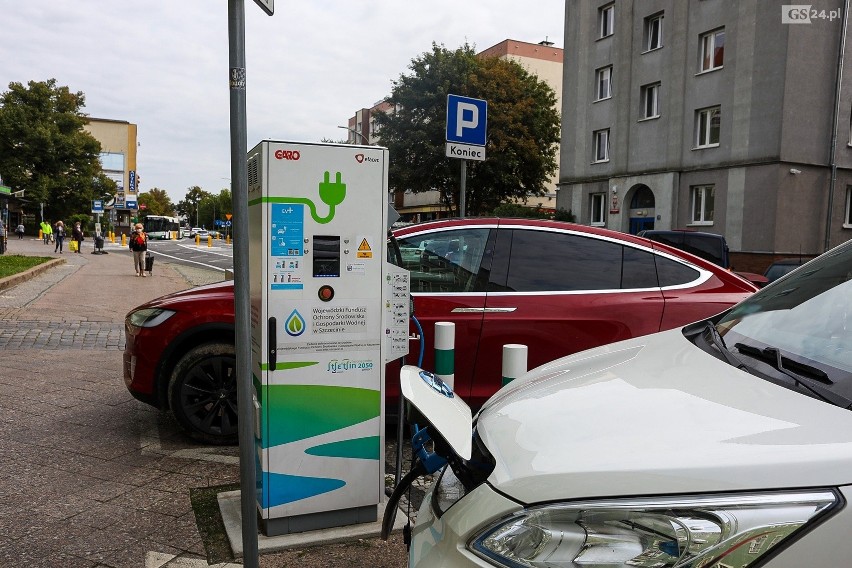 W Szczecinie ma być więcej ogólnodostępnych stacji ładowania aut elektrycznych i hybrydowych. Jest plan budowy. Znamy lokalizacje