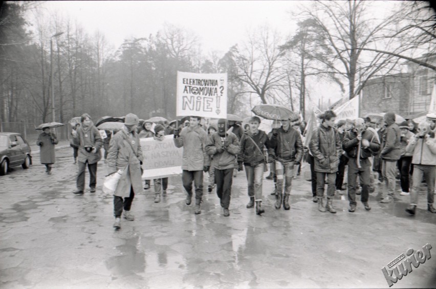 Demonstracja w Puławach przeciwko elektrowni atomowej, w...