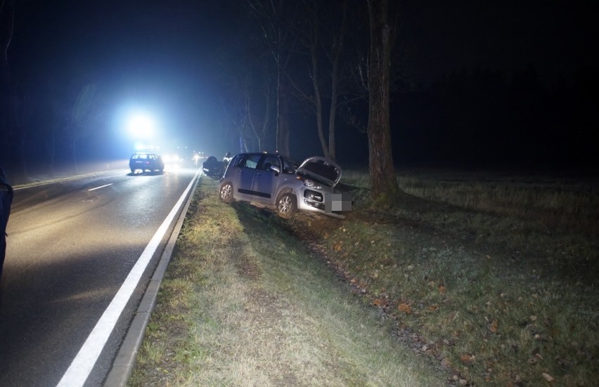 Poważny wypadek na krajowej 21. Zderzenie trzech samochodów [ZDJĘCIA]