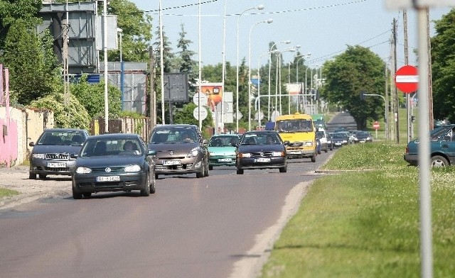 Łódzcy kierowcy od lat czekali na remont koszmarnie nierównej i dziurawej ul. Inflanckiej.