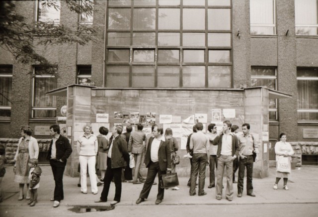 Rok 1980, ścienna gazetka przed siedzibą związków zawodowych. Tu pisano prawdę.