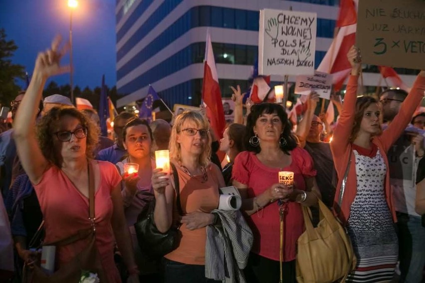 Kraków. Kolejny dzień protestów. Tym razem pod hasłem "Idziemy po trzecie VETO" [ZDJĘCIA]