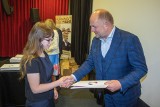 Po 5 tys. zł dla prymusów ze szkół w Kujawsko-Pomorskiem. „Żeby mogli w pełni wykorzystać swój potencjał”