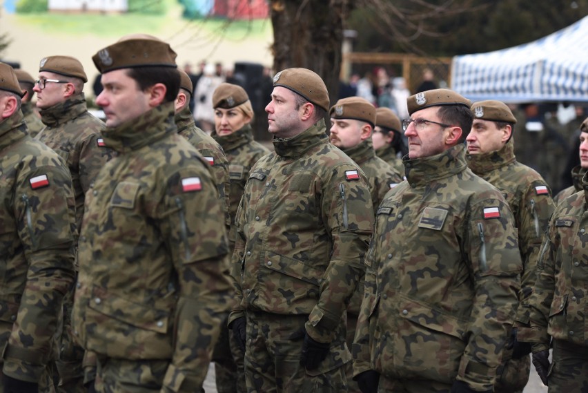 Przysięga WOT w Birczy. 24 osoby zasiliły 20. Przemyską Brygadę Obrony Terytorialnej [ZDJĘCIA]