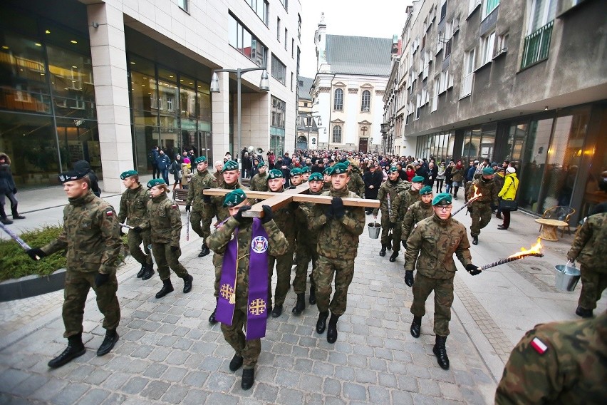 Akademicka Droga Krzyżowa przeszła przez centrum [ZDJĘCIA]