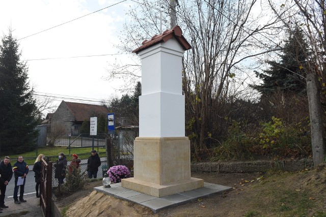 Odnowiono kapliczkę Matki Boskiej Królowej z Dzieciątkiem w Kokotowie (gmina Wieliczka). Mieszkańcy czekali na to od dawna