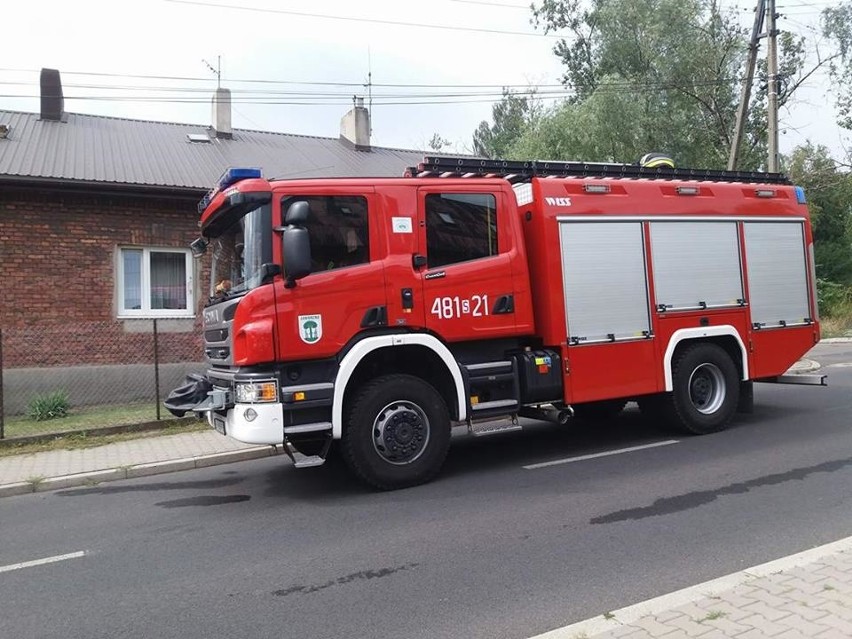 Pali się przybudówka sklepu w Jaworznie. Na miejscu jest 7 zastępów strażaków