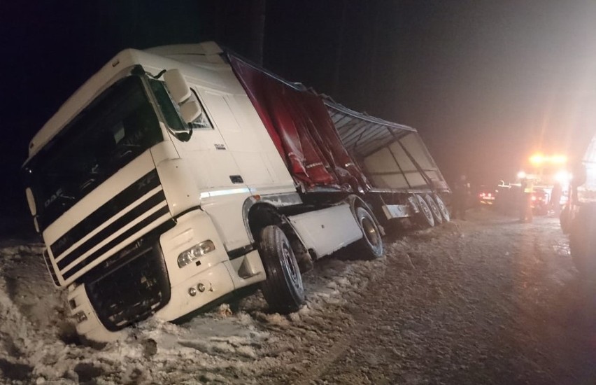 Drozdowo. Ciężarówka zablokowała DK 16 na kilka godzin (zdjęcia)