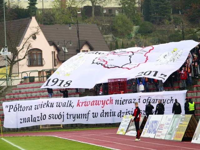 Ten transparent nie spodobał się przedstawicielowi PZPN na meczu w Chojnicach