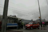 Wrocław: Przed rondem Reagana stanęły tramwaje, bo jeden się zepsuł (ZDJĘCIA)