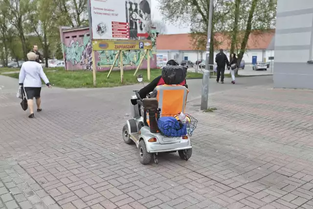 Kierowca busa powiedział, że nie tylko nie widział inwalidy na wózku, ale również nie czuł że kogoś potrącił.