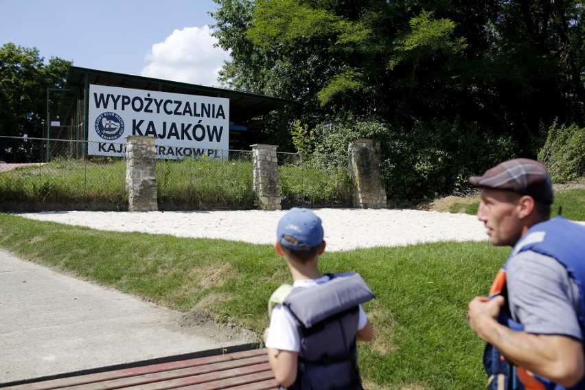 Na terenie klubu trwają ostatnie prace przed otwarciem plaży