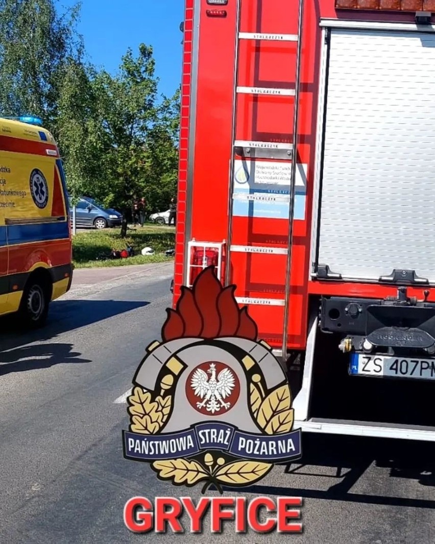 Zderzenie motoroweru z samochodem w Trzebiatowie. Poszkodowana została nastoletnia dziewczynka 