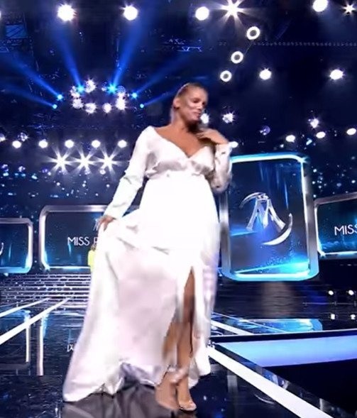 Miss Polski 2020. Joanna Liszowska skradła całe show! Założyła kreację z gigantycznym dekoltem 