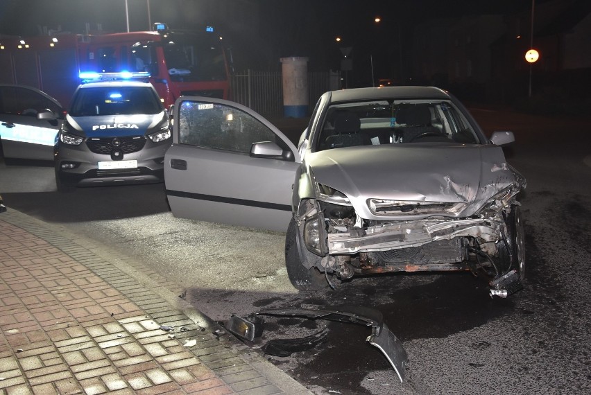 Wypadek na skrzyżowaniu w centrum Grodziska. Policjanci...