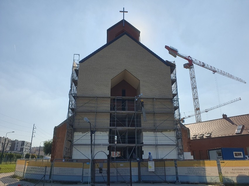 Zabrzmi dzwon o imieniu św. Jan Paweł II. Zawiśnie na wieży nowego kościoła na Ruczaju w Krakowie