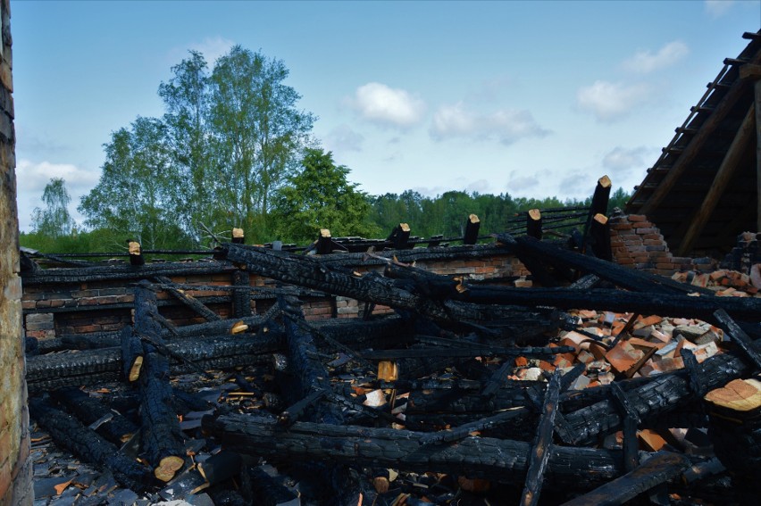 W wyniku pożaru sołtys wsi Urzuty stracił dach nad głową....