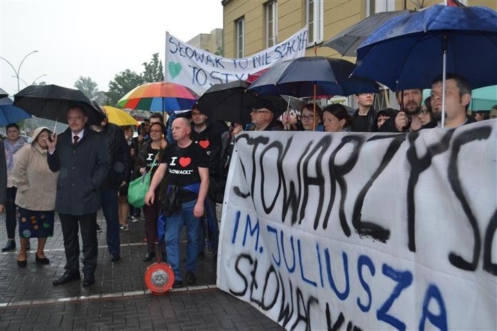 Częstochowa: Protest w obronie I Liceum Ogólnokształcącego...