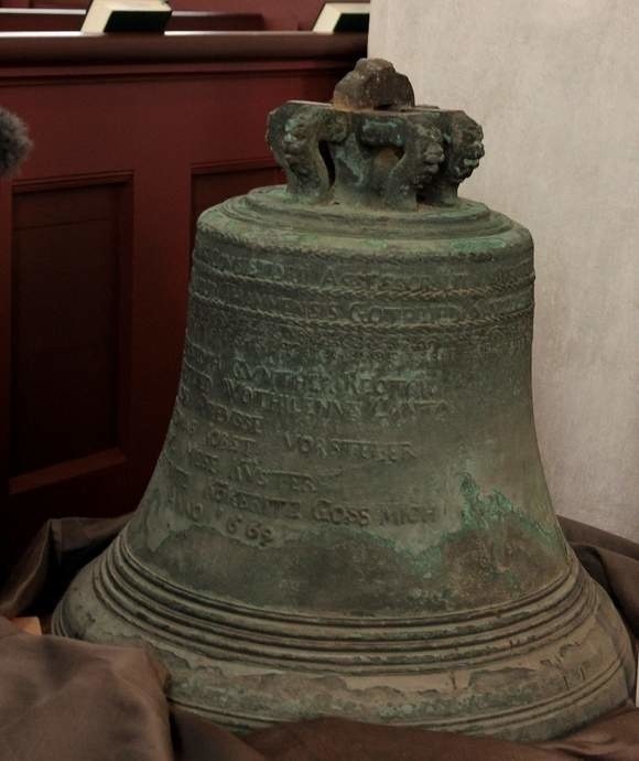 Ostatnio kilka zaginionych dzwonów z kościoła w Dębnie zostało odnalezionych w Niemczech.