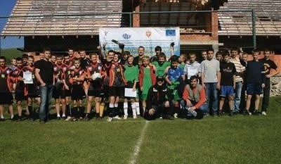 Wspólne zdjęcie uczestników i organizatorów turnieju Fot. CKIP Czarny Dunajec