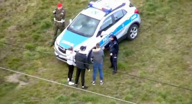 Policyjny dron namierzył młodych, nieprzestrzegających zasad stanu epidemii koronawirusa w Polsce