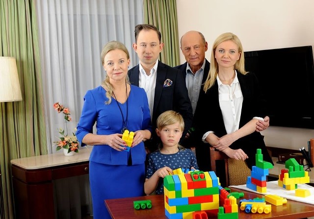 Na zdjęciu od lewej Laura Łącz, Jarosław Milner, Piotr Fronczewski, Olga Borys oraz po środku Nikodem Wodzyński. Wszystkie te osoby promują kampanię ,,Gdzie byłeś tato?”