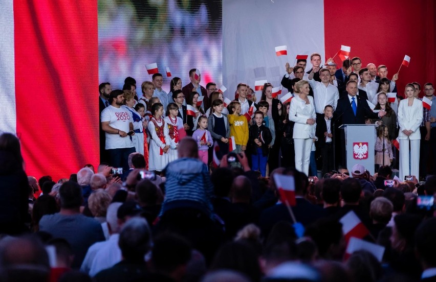 Socjolog: Słowa Kingi Dudy wywołują dysonans poznawczy. Jej ojciec w kampanii wykorzystywał język wykluczenia