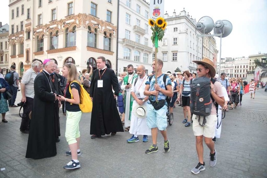 Kraków. Pielgrzymi tłumnie ruszyli na Janą Górę [ZDJĘCIA]