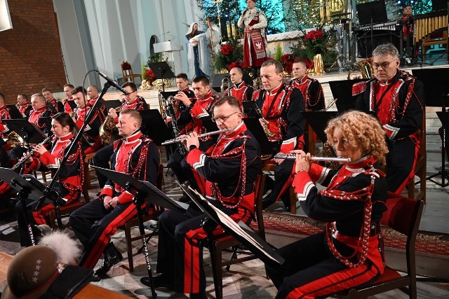 Reprezentacyjny Zespół Artystyczny Wojska Polskiego podczas koncertu w Stalowej Woli