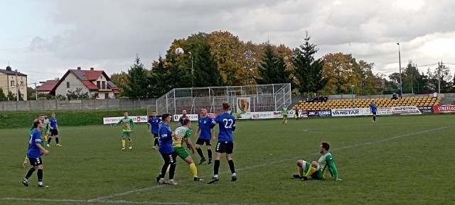 Mecz Naprzodu Jędrzejów i Grodu Ćmińsk. Zobaczcie zdjęcia z meczu na kolejnych slajdach.