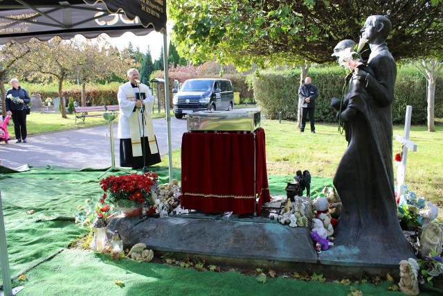 Pogrzeb dzieci utraconych na Nowym Cmentarzu w Słupsku