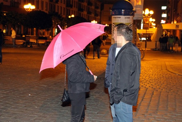 Wygląda na to, że Wrocław nie pozbędzie się pań z różowymi parasolkami