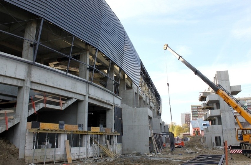 Stadion miejski w Tychach. Termin zakończenia budowy - 11...