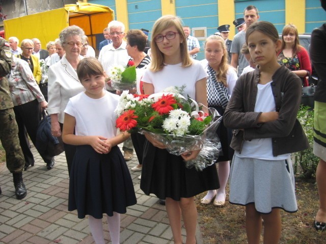 Kwiaty pod Pomnikiem Sybiraków złożyli przedstawiciele...