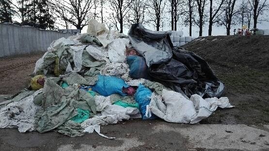 Polska wieś tonie w folii