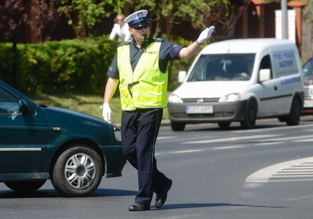 Nowe przepisy, zaostrzające kodeks dla kierowców popełniających najcięższe wykroczenia w ruchu drogowym, wchodzą w życie 18 maja