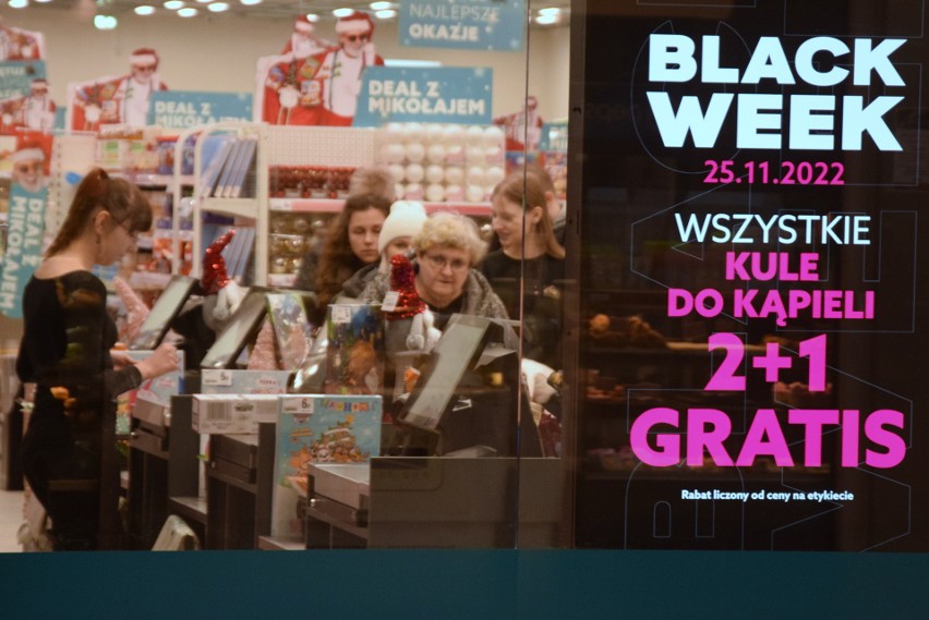 Black Friday ściąga tłumy do Galerii Echo w Kielcach! Są promocje, obniżki i kolejki - zobacz zdjęcia