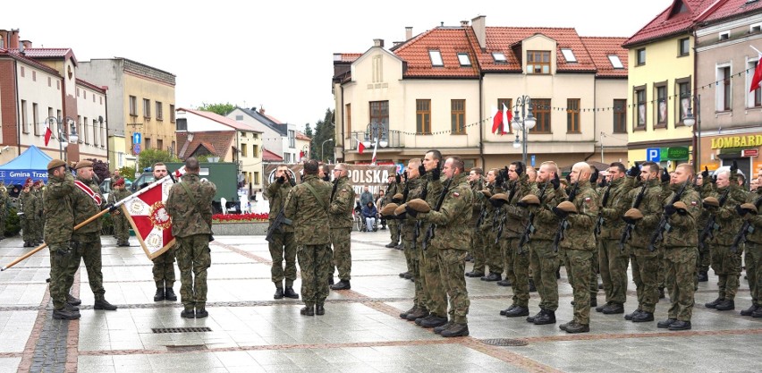 Na Rynku w Trzebini odbyła się uroczysta przysięga żołnierzy...