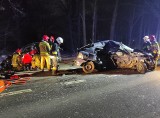 Śmiertelny wypadek na szosie pod Brodnicą. Siła uderzenia była ogromna, kierowca jednego z aut zginął na miejscu