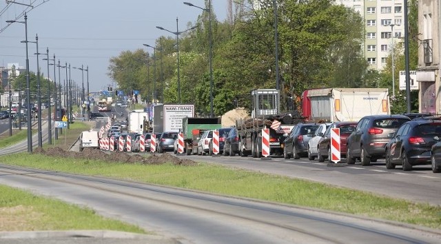 Od rana na al. Piłsudskiego i ul. Widzewskiej tworzą się ogromne korki