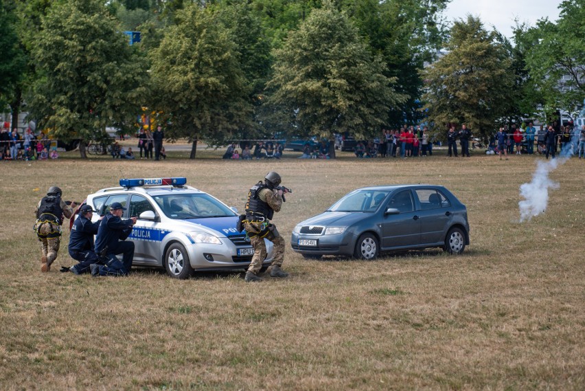 Niebiescy dzieciom 2018: Pod halą Arena w Poznaniu...