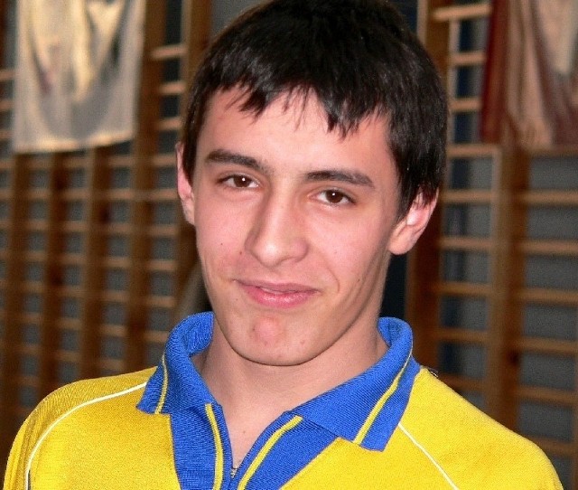 Sylwester Gorgoń strzelił cztery bramki i wprowadził Juniorów Starszych Sparty na fotel lidera kazimierskiej "halówki".