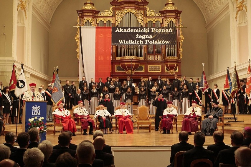 Poznań: Akademicki hołd dla zmarłych. Zdjęcia i film