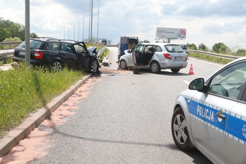 poważny wypadek aut na al. Sobieskiego we Wrocławiu