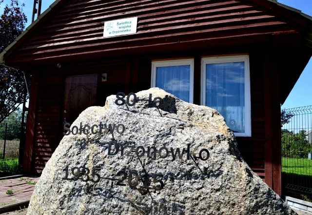 Ten obelisk pojawił się w niewielkim Drzonówku